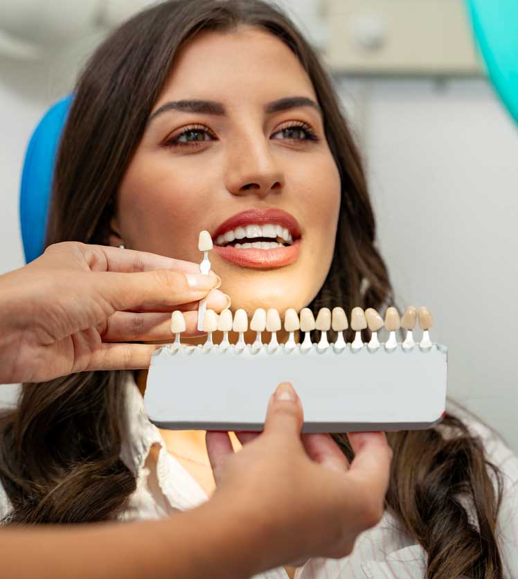 ¿Has pensado en mejorar tus dientes? ¡Cuenta con nuestra estética dental en Zaragoza! Diseño de Sonrisa, blanqueamientos y carillas hechas a medida.