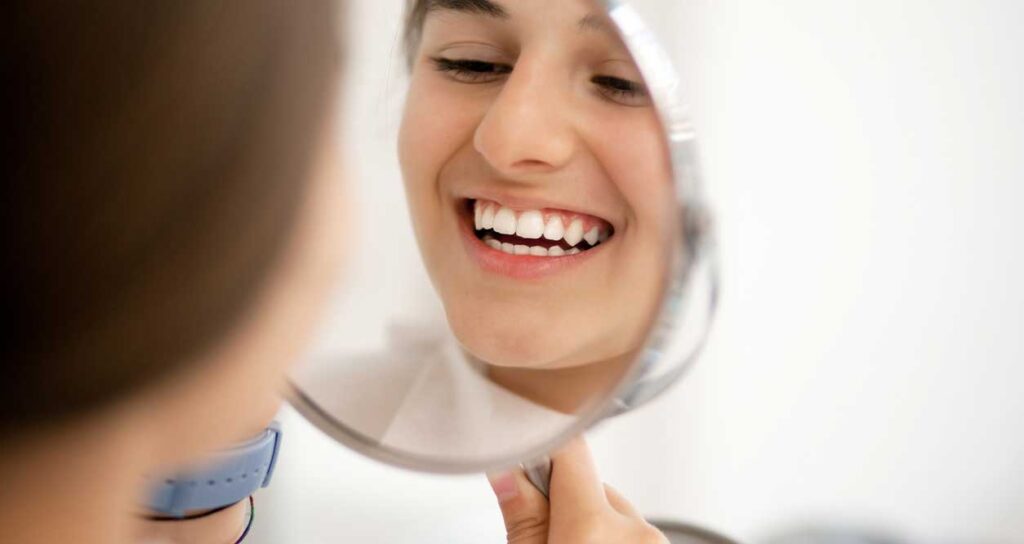 ¿Has pensado en mejorar tus dientes? ¡Cuenta con nuestra estética dental en Zaragoza! Diseño de Sonrisa, blanqueamientos y carillas hechas a medida.
