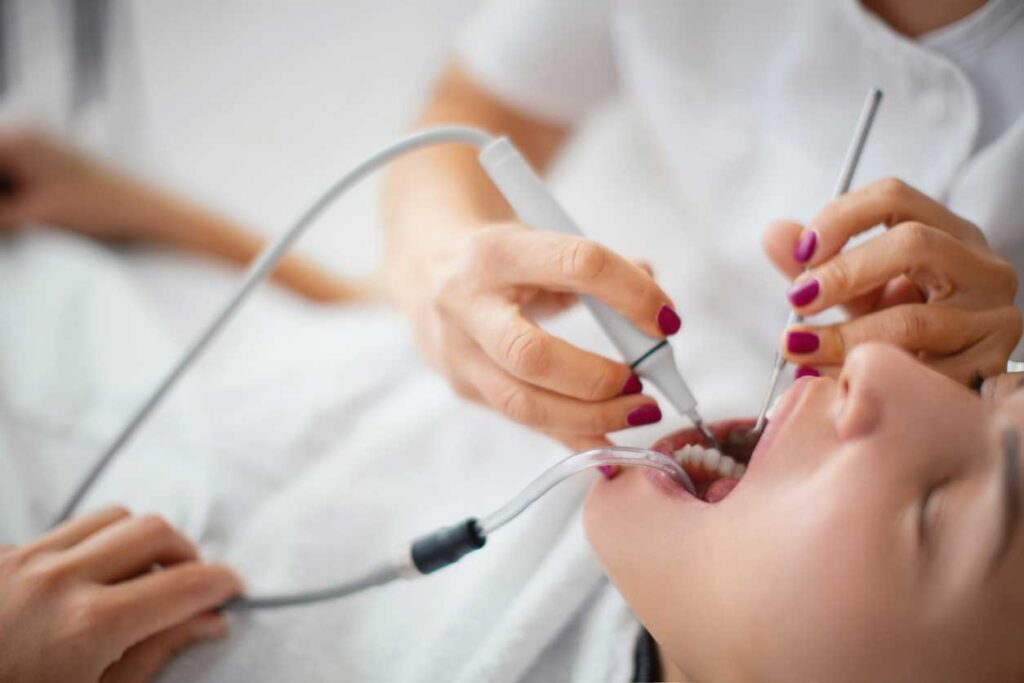 Cuida la salud de tu boca con nuestra Odontología general en Zaragoza. ¡Soluciones innovadoras a medida para tener una sonrisa de confianza!